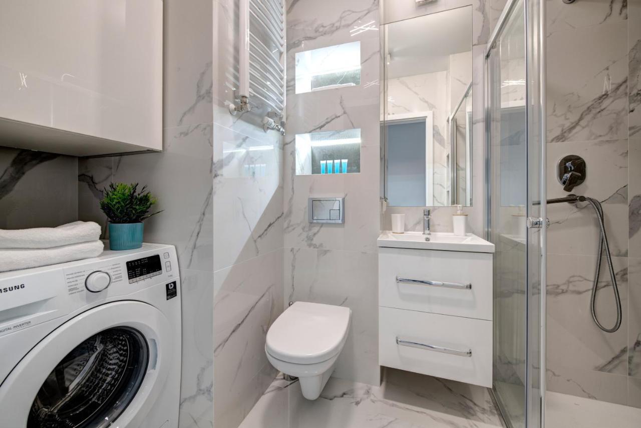 Live & Travel Apartments - Waterlane Island Гданск Екстериор снимка