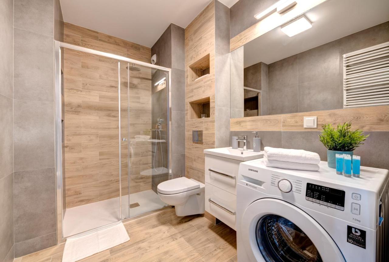 Live & Travel Apartments - Waterlane Island Гданск Екстериор снимка